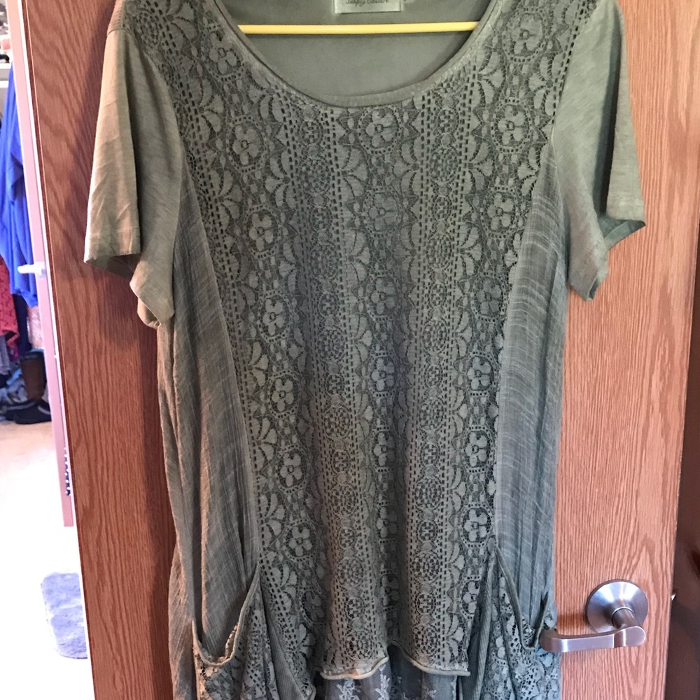Side tail tunic